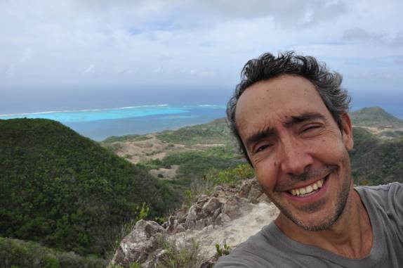 Auto-retrato no alto do Morro do Pico, ponto mais alto de Providencia, ilha colombiana no Caribe